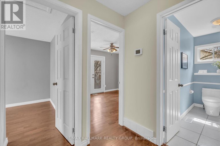 28280542/8-scharf-lane/glencairnhazeldean/ottawa/ontario/K2L2K2_14