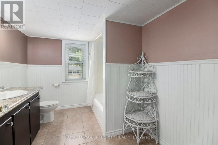 28820811/484-whitney-street/winchester/north-dundas/ontario/K0C2K0_28