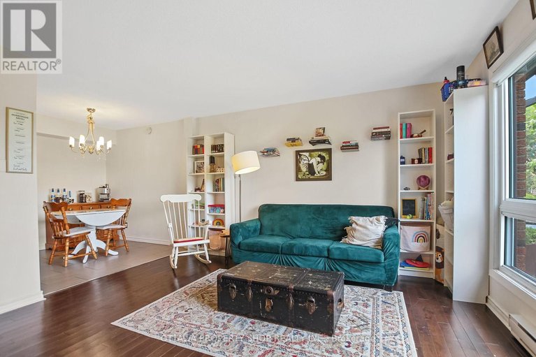 29645633/1f-banner-road/sheahan-estatestrend-village/ottawa/ontario/K2H8T3_12