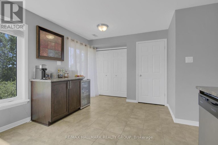 28565697/9-671-reardon-private/heron-gateindustrial-park/ottawa/ontario/K1V2K8_16