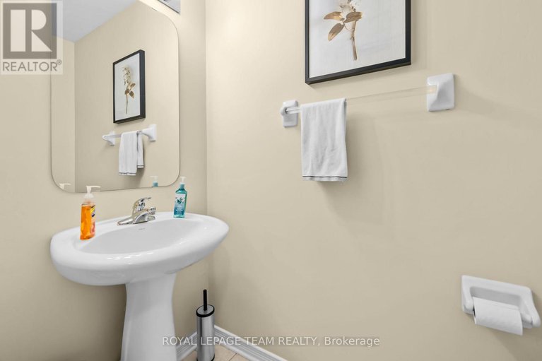 28804108/105-romina-street/emerald-meadowstrailwest/ottawa/ontario/K2S0H8_14