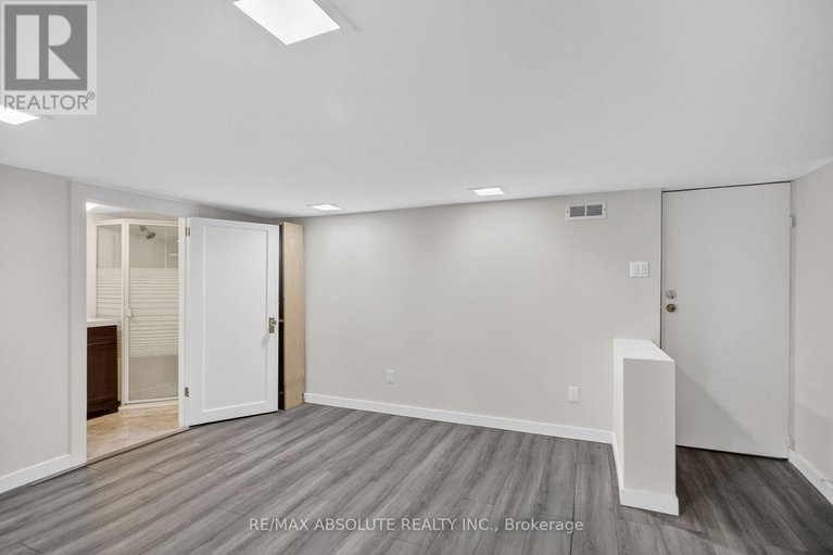 29171817/147-longpre-street/vanier/ottawa/ontario/K1L7J5_38