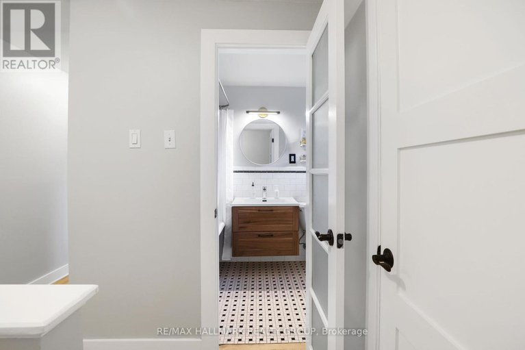 28903308/836-borthwick-avenue/castle-heightsrideau-high/ottawa/ontario/K1K2M8_21