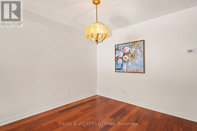 29383001/203-120-darlington-private/hunt-clubwestern-community/ottawa/ontario/K1V0X5_13