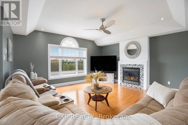 28990239/2003-farisita-drive/vars-village/ottawa/ontario/K0A3H0_6