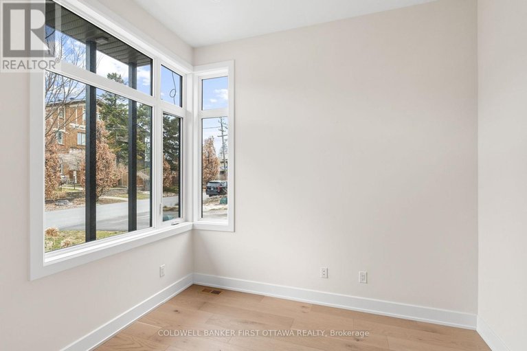 28476741/507-edison-avenue/mckellarhighland/ottawa/ontario/K2A1V3_4