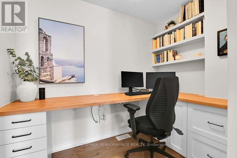 28973137/22-verglas-lane/mer-bleuebradley-estatesanderson-park/ottawa/ontario/K1W0P5_4