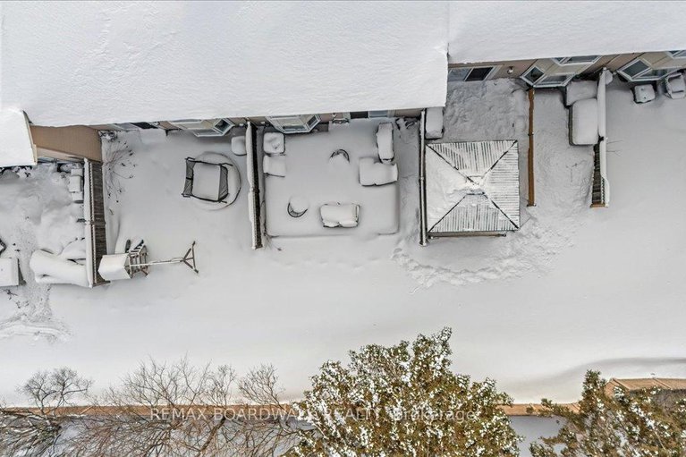 29318250/294-valade-crescent/fallingbrookpineridge/ottawa/ontario/K4A2X3_33