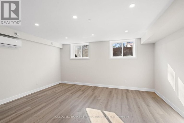 28450244/279-enclave-walk/mer-bleuebradley-estatesanderson-park/ottawa/ontario/K1W0J5_38