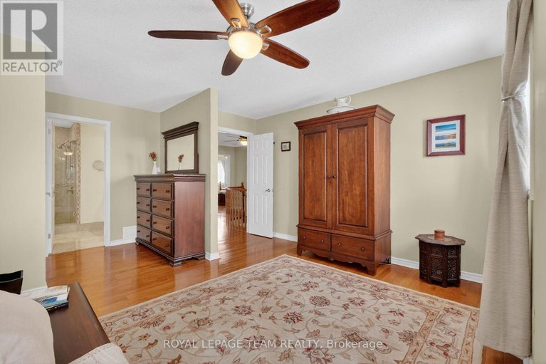 29494254/11-speers-crescent/bridlewood/ottawa/ontario/K2M1W1_23