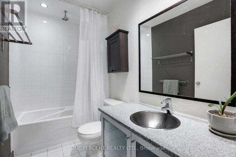 28529124/904-180-york-street/lower-townbyward-market/ottawa/ontario/K1N1J6_29