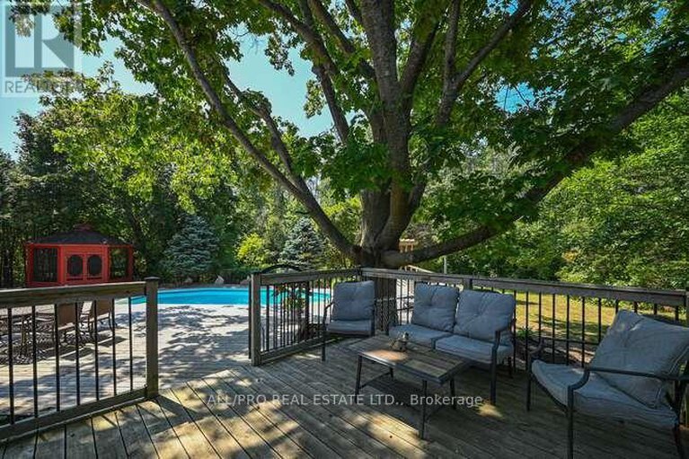 28721991/1144-rideau-bend-crescent/manotick-east-to-manotick-station/ottawa/ontario/K4M1B5_39