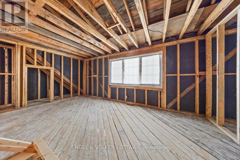 29645243/801-st-jean-street/town-of-rockland/clarence-rockland/ontario/K4K1K3_14