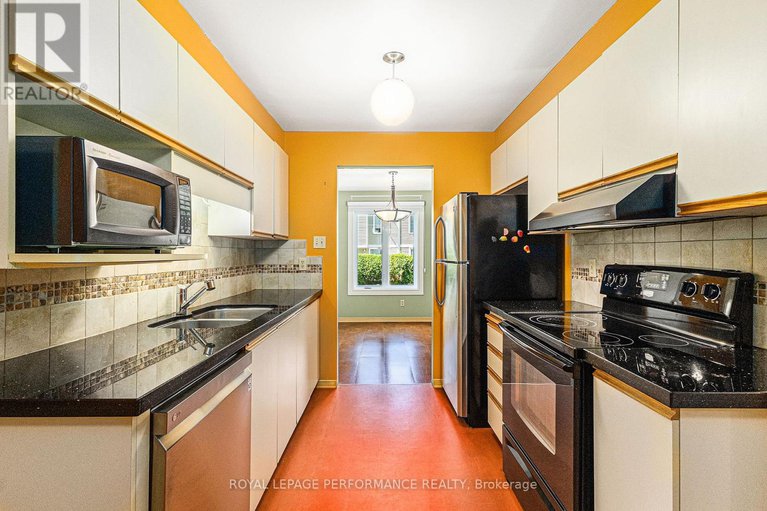28553456/2015-summerfields-crescent/chapel-hill/ottawa/ontario/K1C7B4_13