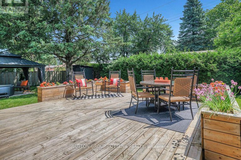 28515359/1162-deer-park-road/city-viewskylinefisher-heightsparkwood-hills/ottawa/ontario/K2E6H3_40