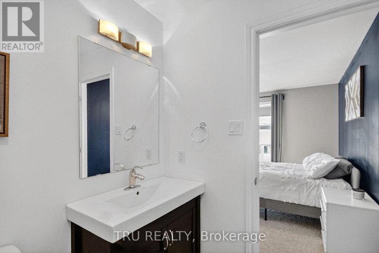 29412687/2642-palings-private/emerald-woodssawmill-creek/ottawa/ontario/K1T4A4_24