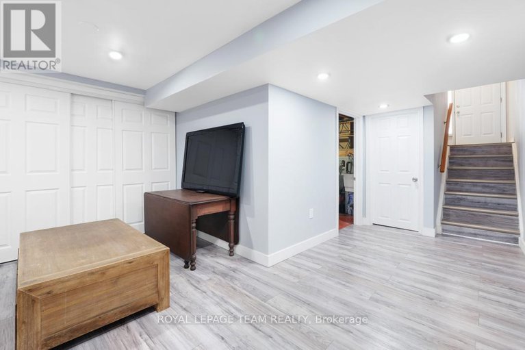 29256594/52-alison-korn-private/bells-corners/ottawa/ontario/K2H8M6_26