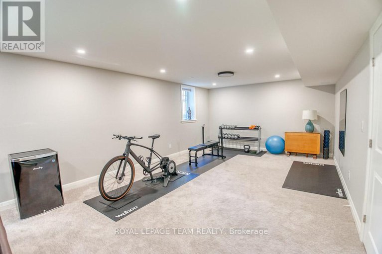 28955797/107-kitsilano-court/bruce-farmgraham-parkqualicumbellands/ottawa/ontario/K2H0B5_24