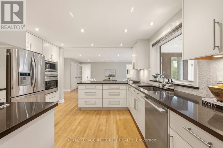 29618053/68-beaver-ridge/city-viewskylinefisher-heightsparkwood-hills/ottawa/ontario/K2E6E4_14