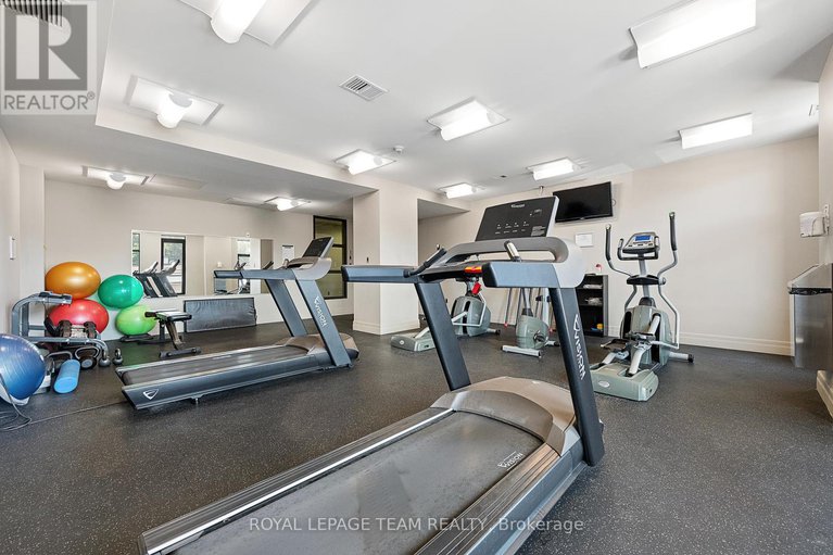 28587284/210-327-breezehill-avenue-s/west-centre-town/ottawa/ontario/K1Y1R6_23
