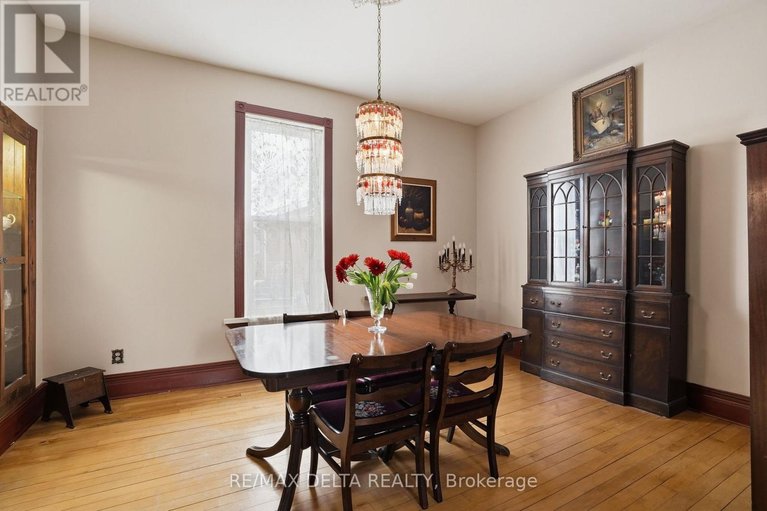 29479728/132-high-street/vankleek-hill/champlain/ontario/K0B1R0_10