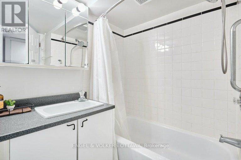 28848806/2565-elmhurst-street/queensway-terrace-north/ottawa/ontario/K2B7N2_28