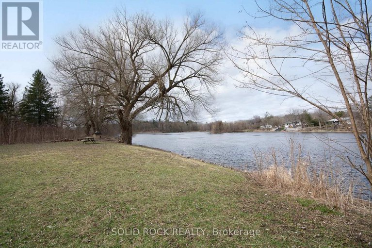 28251367/724-river-road/riverside-southgloucester-glen/ottawa/ontario/K4M1B2_26
