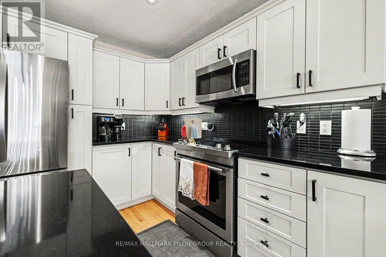 29541986/18-abbey-crescent/village-of-russell/russell/ontario/K4R0B5_6