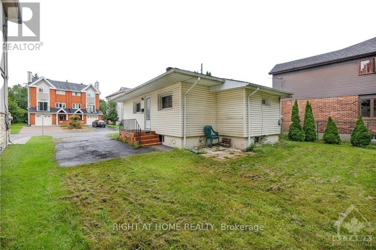 28472133/827-riddell-avenue-n/mckellar-heightsglabar-park/ottawa/ontario/K2A2V8_3