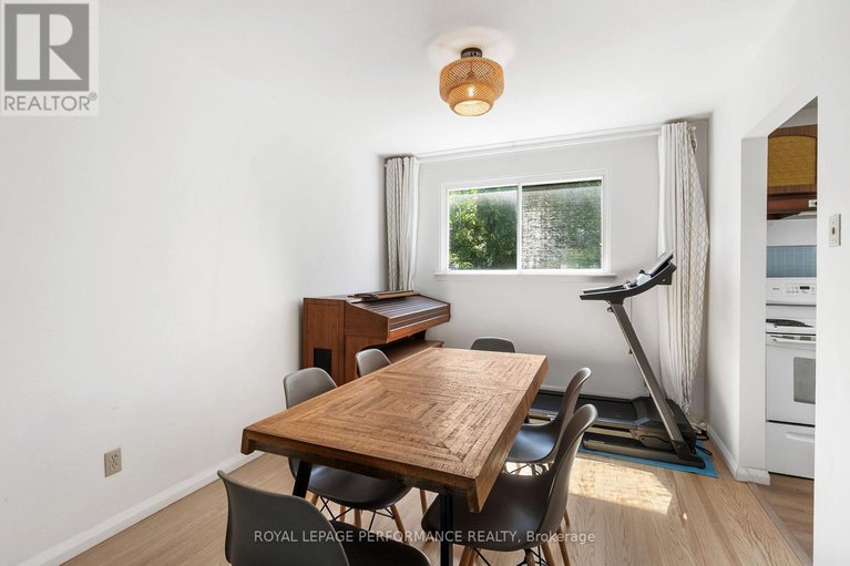 28731610/33-woodview-crescent/blackburn-hamlet/ottawa/ontario/K1B3B1_14