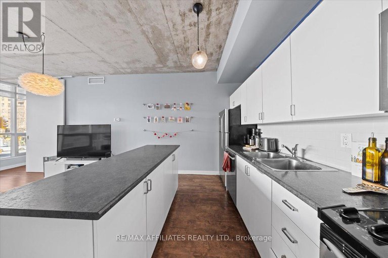 28155411/201-180-york-street/lower-townbyward-market/ottawa/ontario/K1N1J6_4