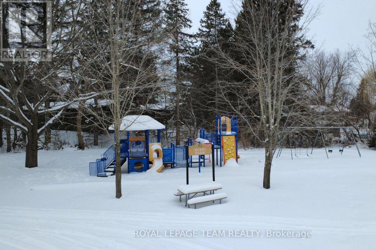 29283469/6636-marina-drive/manotick-south-to-roger-stevens/ottawa/ontario/K4M1B3_45