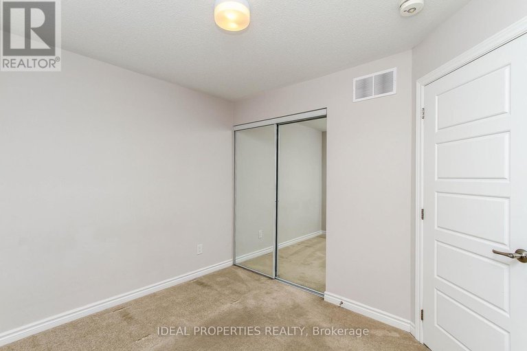 29355187/703-derreen-avenue/stittsville-north/ottawa/ontario/K2S2Z2_36