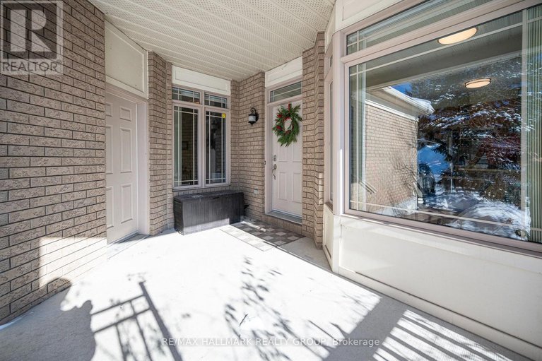 29357425/8-waterford-way/pineglencountry-place/ottawa/ontario/K2E7V4_5