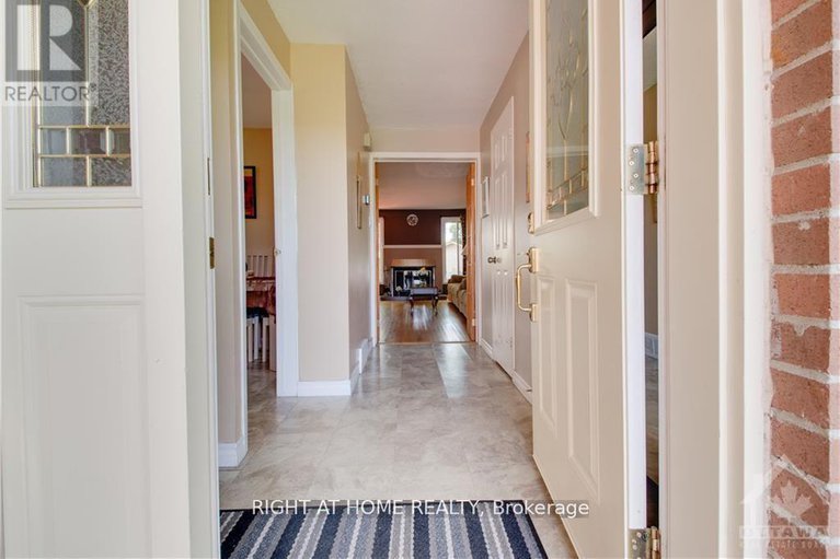 27968976/6078-rivercrest-drive/chapel-hill/ottawa/ontario/K1C5R2_6