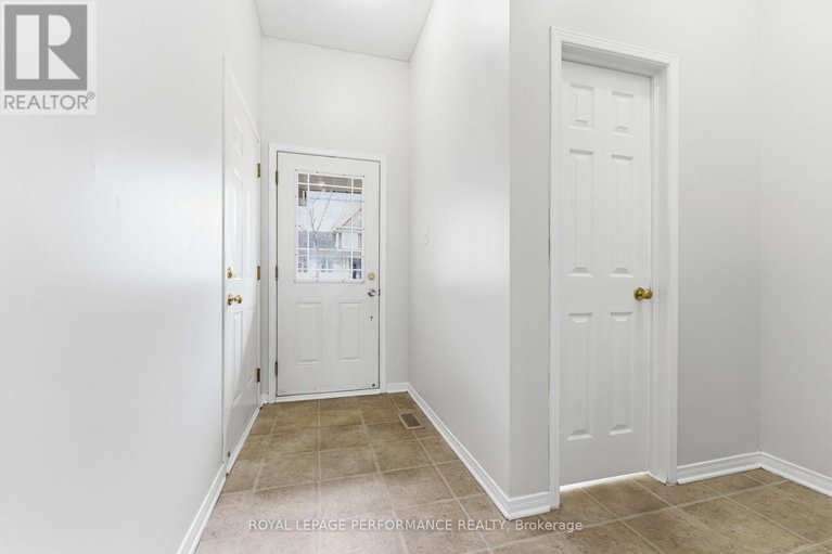 29613573/640-louis-toscano-drive-w/avalon-east/ottawa/ontario/K4A0B3_3