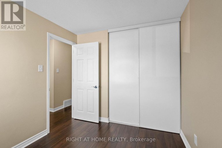 28881913/235-thistledown-court/pheasant-run/ottawa/ontario/K2J1N1_27