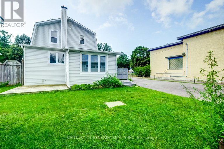 28332843/453-pleasant-park-road/alta-vistafaircrest-heights/ottawa/ontario/K1H5M9_30
