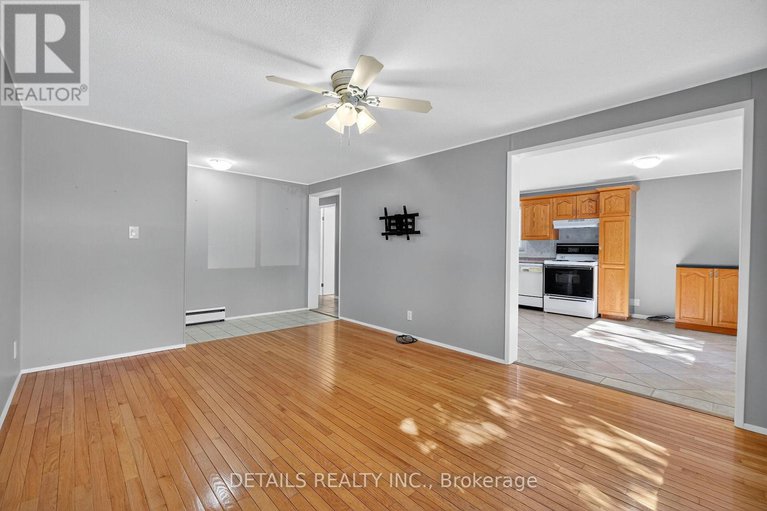 28952010/289-amiens-street/bilberry-creekqueenswood-heights/ottawa/ontario/K1E1N3_6