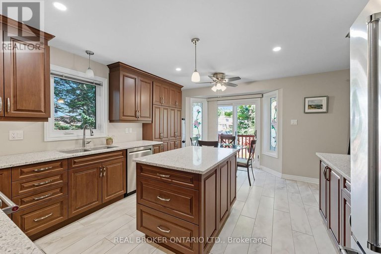 28843559/6-candow-crescent/stittsville-north/ottawa/ontario/K2S1K7_11