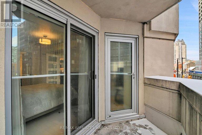 28303056/301-242-rideau-street/sandy-hill/ottawa/ontario/K1N0B7_24