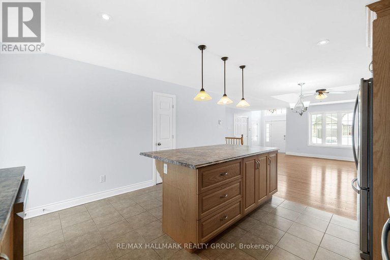 27816105/75-settlement-lane/russell/ontario/K4R0A4_12