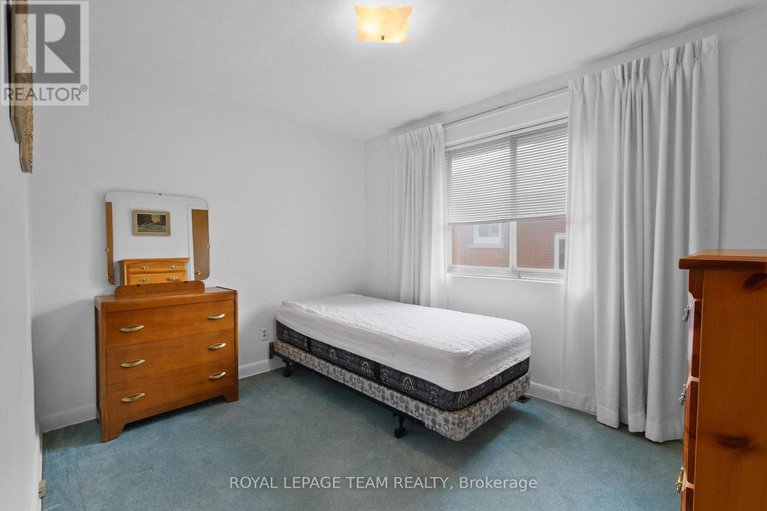 28492502/2218-prospect-avenue/alta-vista/ottawa/ontario/K1H7G3_16