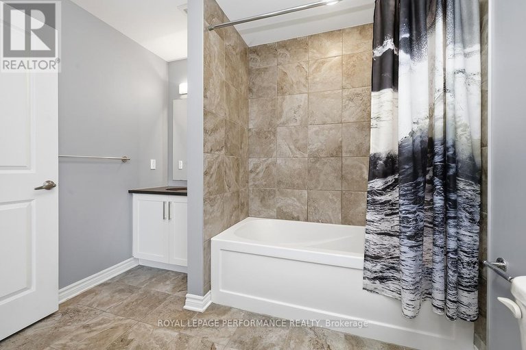 29446146/116-120-prestige-circle/chatelaine-village/ottawa/ontario/K4A1B4_25