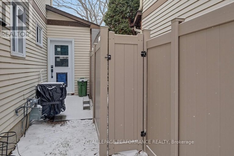 29576627/32-brando-crescent/hunt-club-parkgreenboro/ottawa/ontario/K1T2E3_30