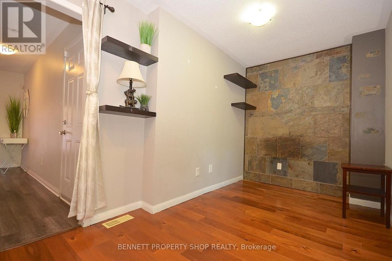 28876724/706-sanibel-private/westcliffe-estates/ottawa/ontario/K2H0A8_5