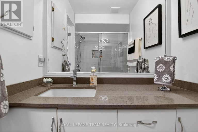 29466819/20-river-oaks-court/stittsville-central/ottawa/ontario/K2S1L3_33