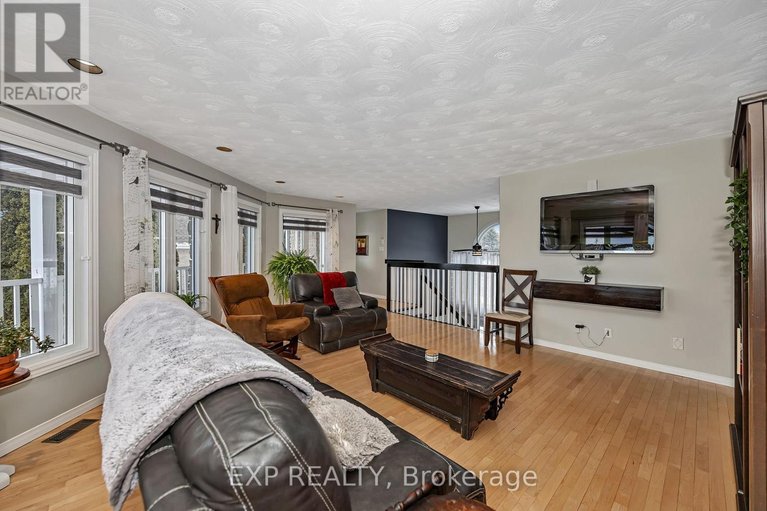 29513771/806-laval-street/casselman/casselman/ontario/K0A1M0_12