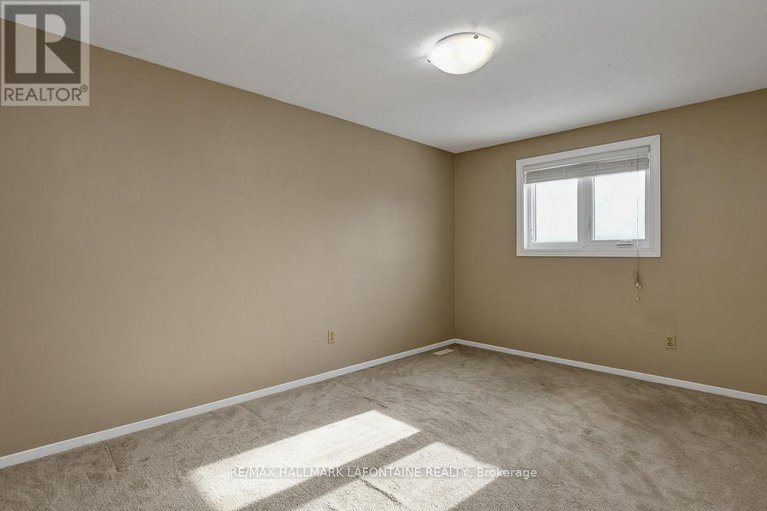 29381191/6128-vineyard-drive/convent-glen/ottawa/ontario/K1C2N6_29