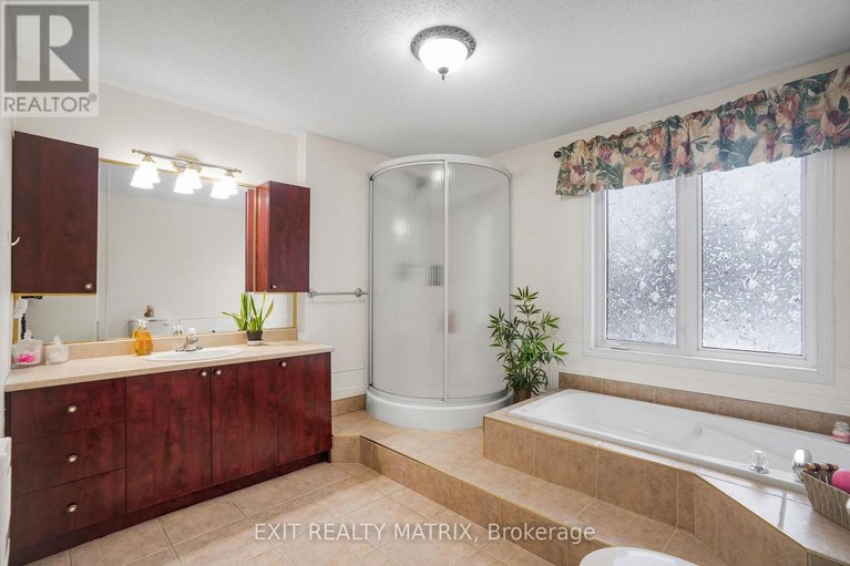 29241507/213-longueuil-street/lorignal/champlain/ontario/K0B1K0_18